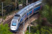 un TGV arrêté en pleine voie