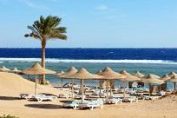 une plage sous le soleil