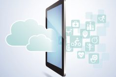 Une tablette avec un nuage de pictogrammes relatifs à la santé