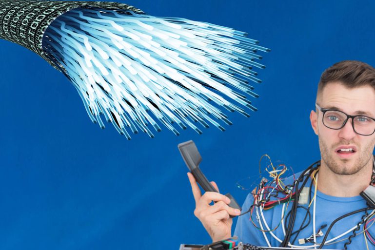 technicien empêtré dans des câbles