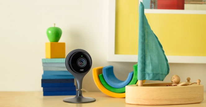 caméra IP et jouet en bois
