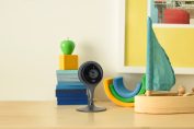 caméra IP et jouet en bois