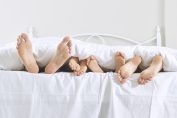 famille sous la couette