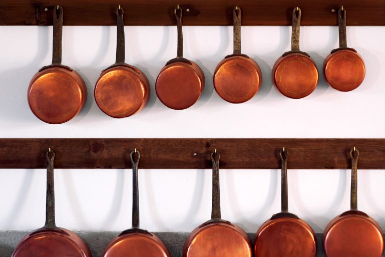 une batterie de casseroles