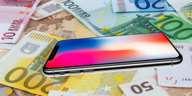 iPhone X et billets de banque
