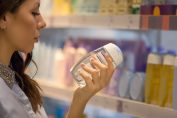 achat de cosmétiques en supermarché