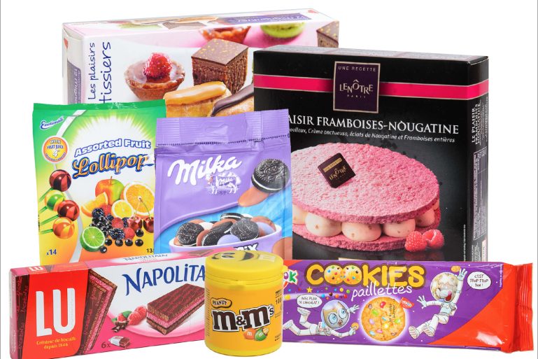 Une photo de bonbons et de desserts glacés analysés