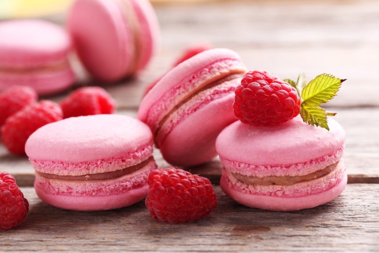 Des macarons à la framboise