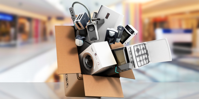 Un carton d'où sortent des produits électroménager