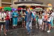 touristes sous la pluie