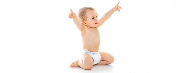 bébé avec une couche-culotte
