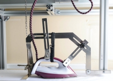 Un fer à repasser testé en laboratoire