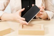 Smartphone sorti de sa boîte