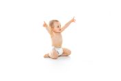 bébé avec une couche-culotte