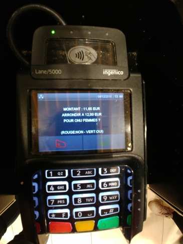 Terminal de paiement avec message sur le micro-don