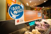 Une affiche d'information sur l'Arrondi dans un magasin Nature & Découvertes