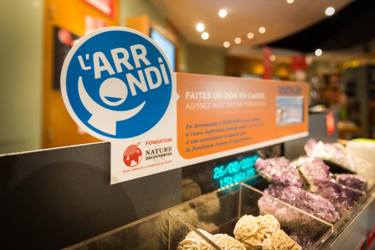 Une affiche d'information sur l'Arrondi dans un magasin Nature & Découvertes