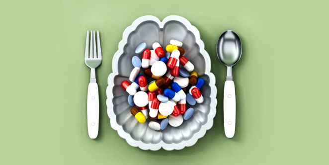 compléments alimentaires dans un bol en forme de cerveau