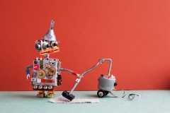 Robot jouet qui passe l’aspirateur