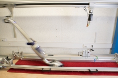Test d’un aspirateur balai en laboratoire