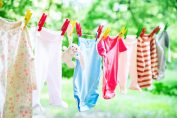 Lessive qui sèche sur un fil à linge