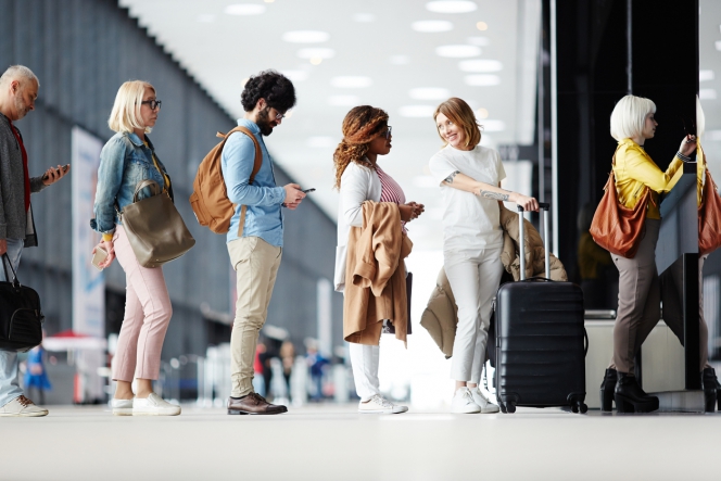 Une file d'attente de voyageurs