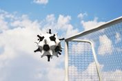 ballon de foot en forme de coronavirus