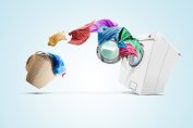 Vêtements qui sortent d'une machine à laver, micro plastiques