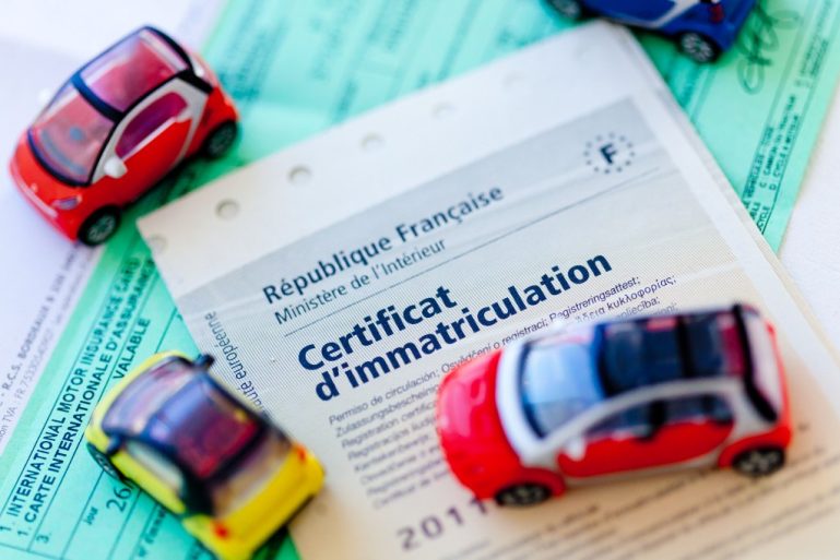 petites voitures et carte grise
