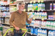 achat de lait dans un supermarché