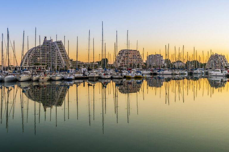 Résidences au bord d’un port