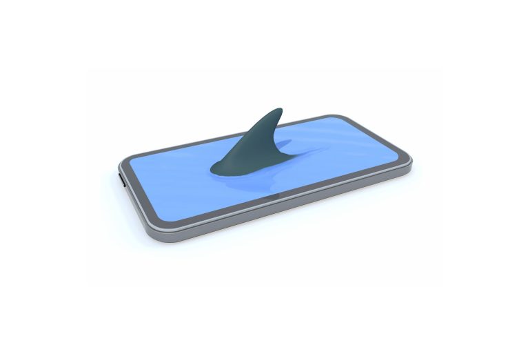 aileron de requin dépassant d’un smartphone
