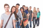 file d’attente d’étudiantes et d’étudiants