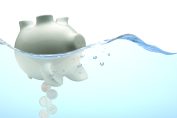 argent qui disparaît d’une tirelire
