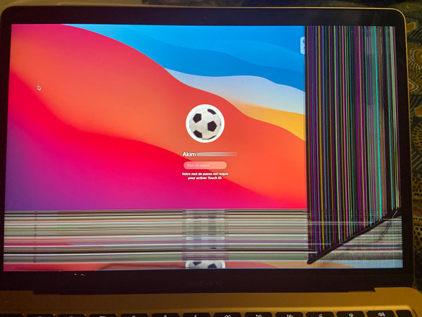 le MacBook fissuré d’Akim
