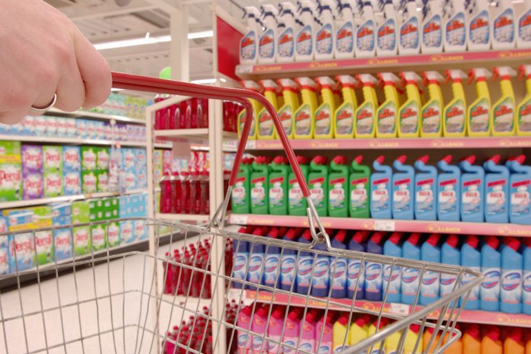 produits ménagers dans un supermarché