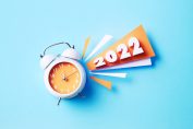 Un réveil qui sonne le chiffre 2022
