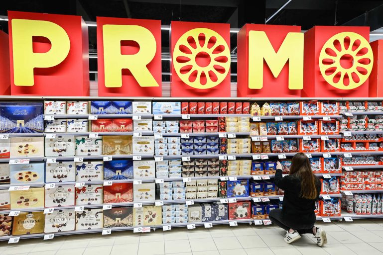 pancarte “promo” dans un rayon de supermarché