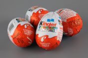 Quatre oeufs Kinder surprise