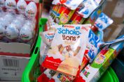 panier rempli d'œufs en chocolat Kinder