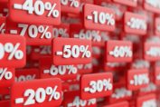 des pourcentages de réduction en blanc sur rouge