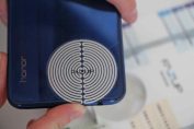 téléphone avec patch anti-ondes