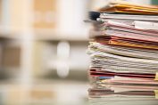 Pile de dossier de demandes MaPrimeRenov'