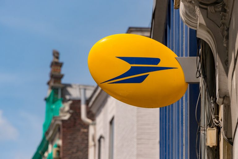 Enseigne de La Poste propriétaire de Laposte.net