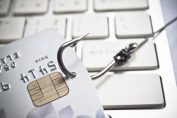 Une carte bancaire hameçonnée