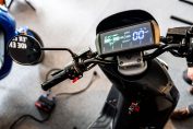 Le cadran d'un scooter électrique