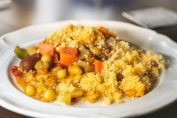 Une assiette de couscous