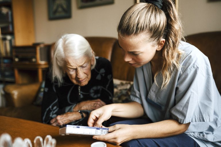 prise de médicament dans un Ehpad