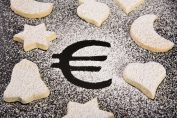 Le symbole de l'euro tracé dans du sucre glace.