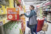 affichette “prix bloqués” dans un rayon de supermarché